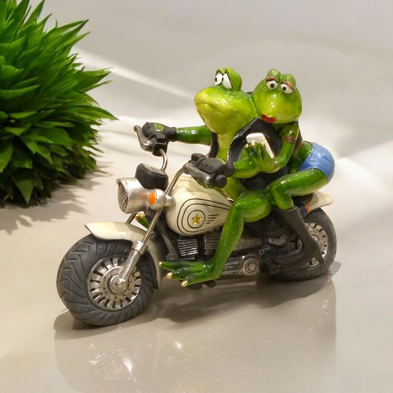 frog couple on bullet bike 1414 1